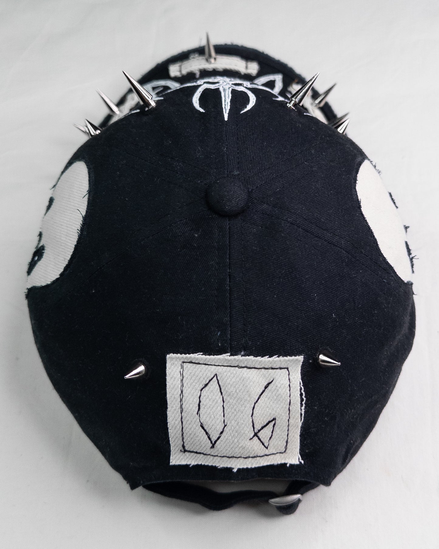 "obscure" cap