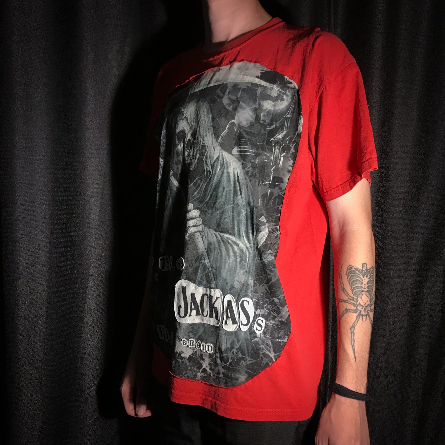 「編み込みのジャッカス」Tシャツ