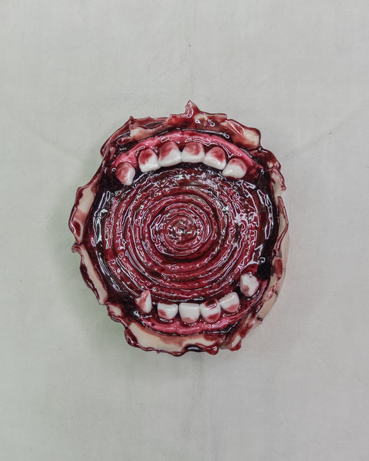 "dentist’s dream" ashtray/jewellery dish