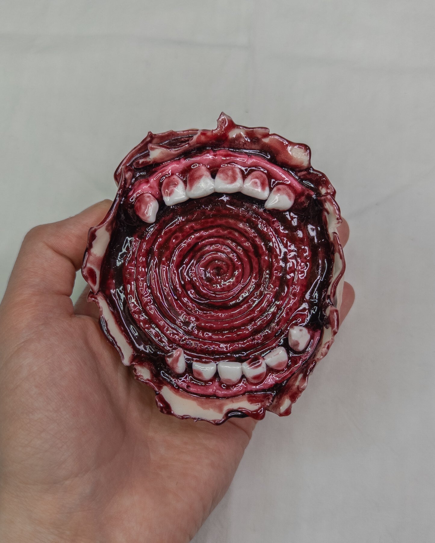 "dentist’s dream" ashtray/jewellery dish