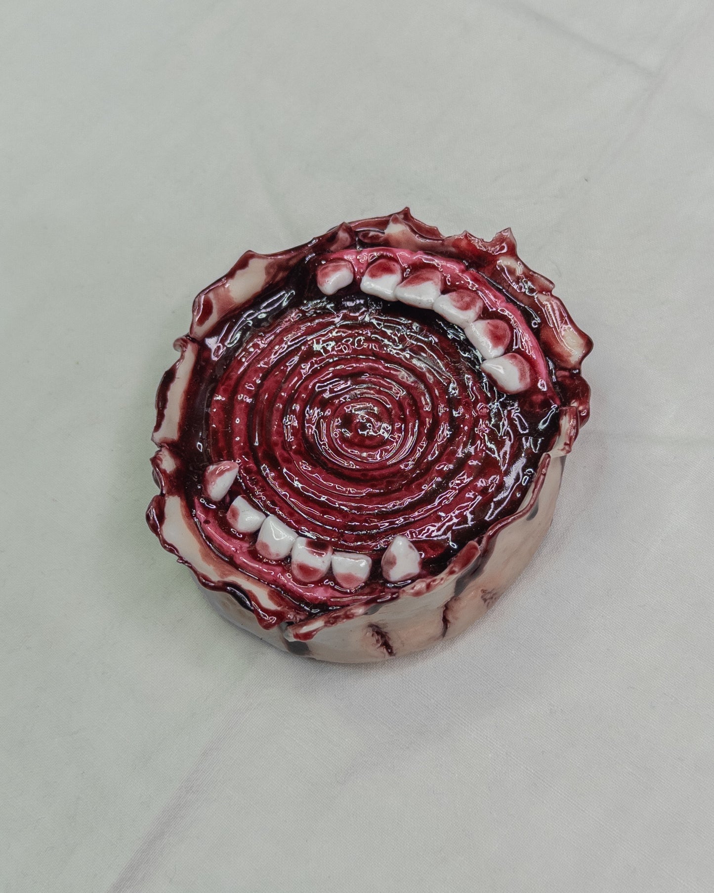 "dentist’s dream" ashtray/jewellery dish