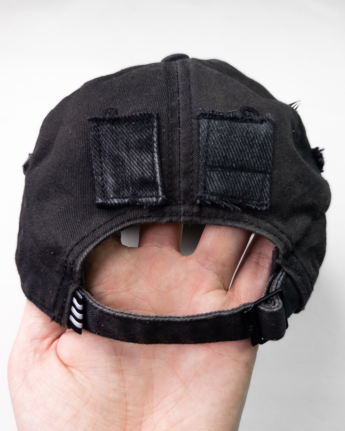 "sigil" cap
